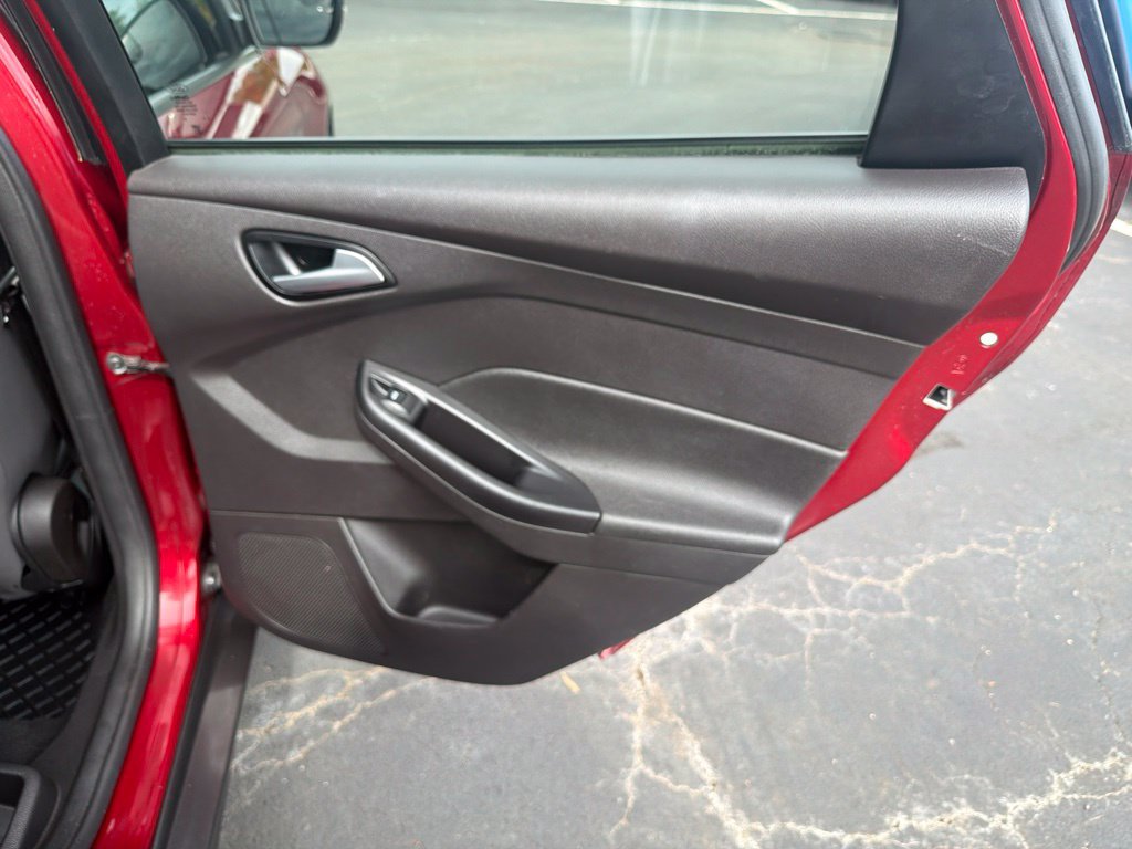 Used 2014 Ford Focus SE FWD image 39