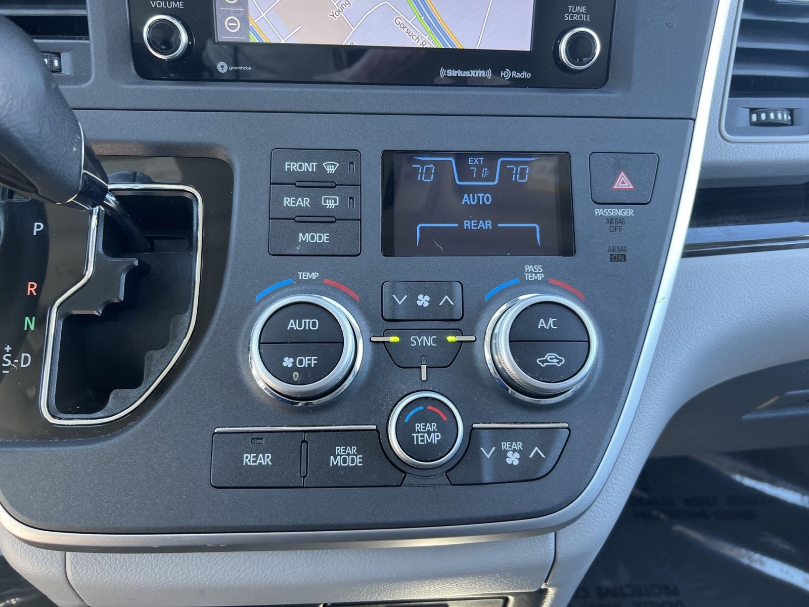 Used 2020 Toyota Sienna XLE w/ XLE Navigation Package FWD image 21