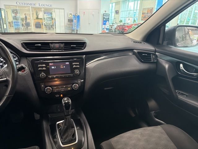 Used 2017 Nissan Rogue Sport SV w/ SV All-Weather Package AWD/4WD image 24