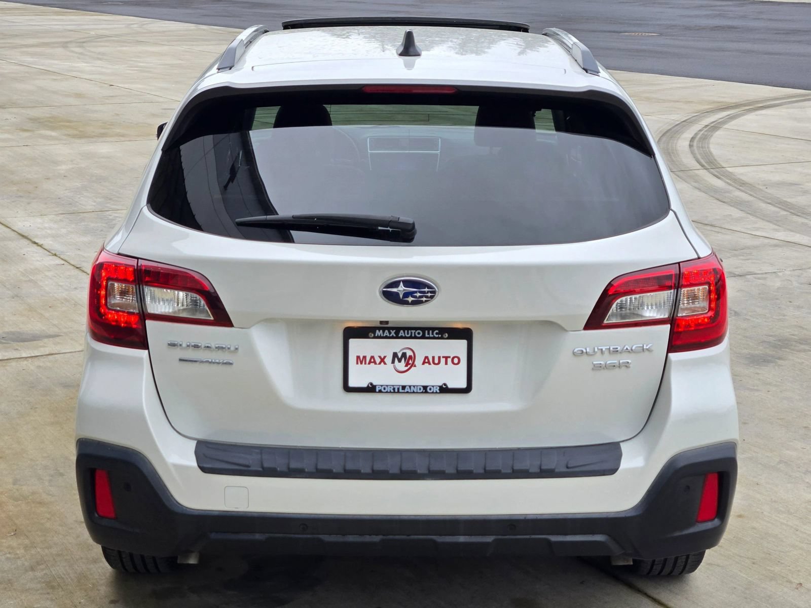 Used 2018 Subaru Outback 3.6R Touring w/ Popular Package #3 AWD/4WD image 7