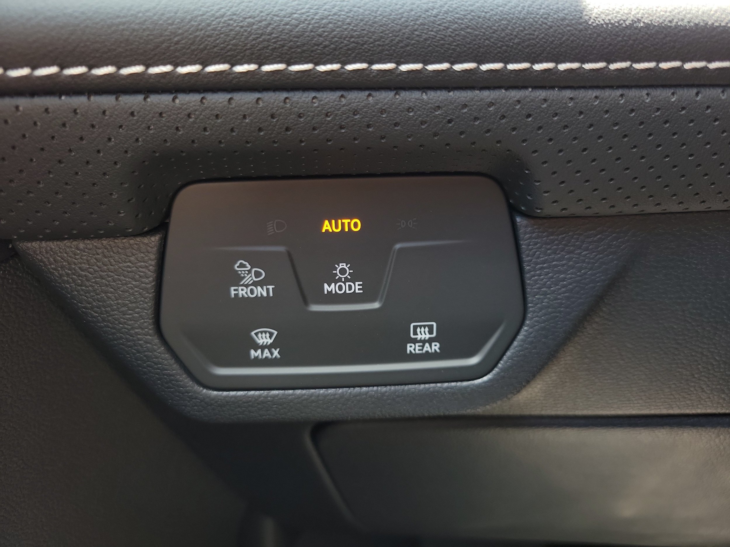 New 2026 Volkswagen Atlas SE FWD image 27