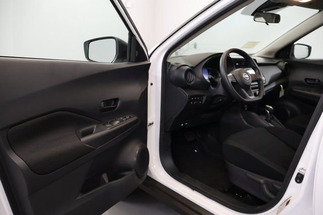New 2025 Nissan Kicks Play S image 6