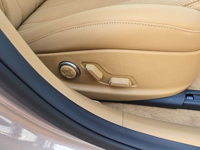 Used 2025 Genesis G80 2.5T image 21