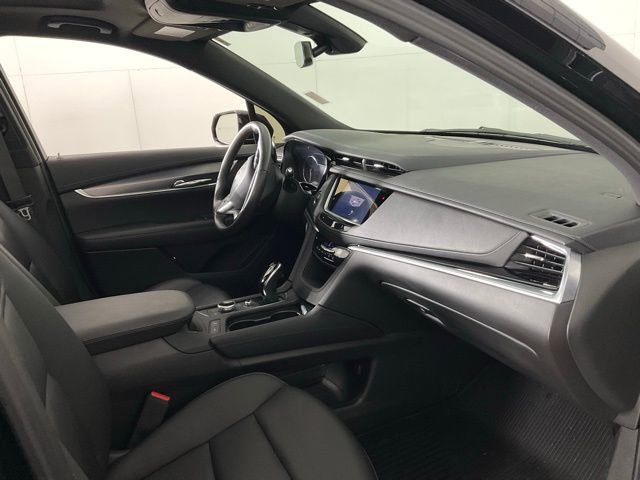 Certified 2025 Cadillac XT6 Luxury image 26