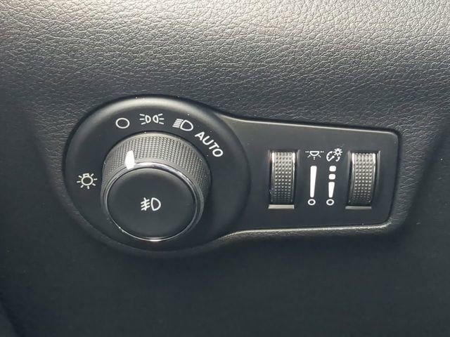 New 2026 Jeep Compass Latitude image 13