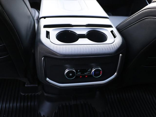 Used 2025 Ford Expedition Max Platinum w/ Stealth Appearance Package image 17