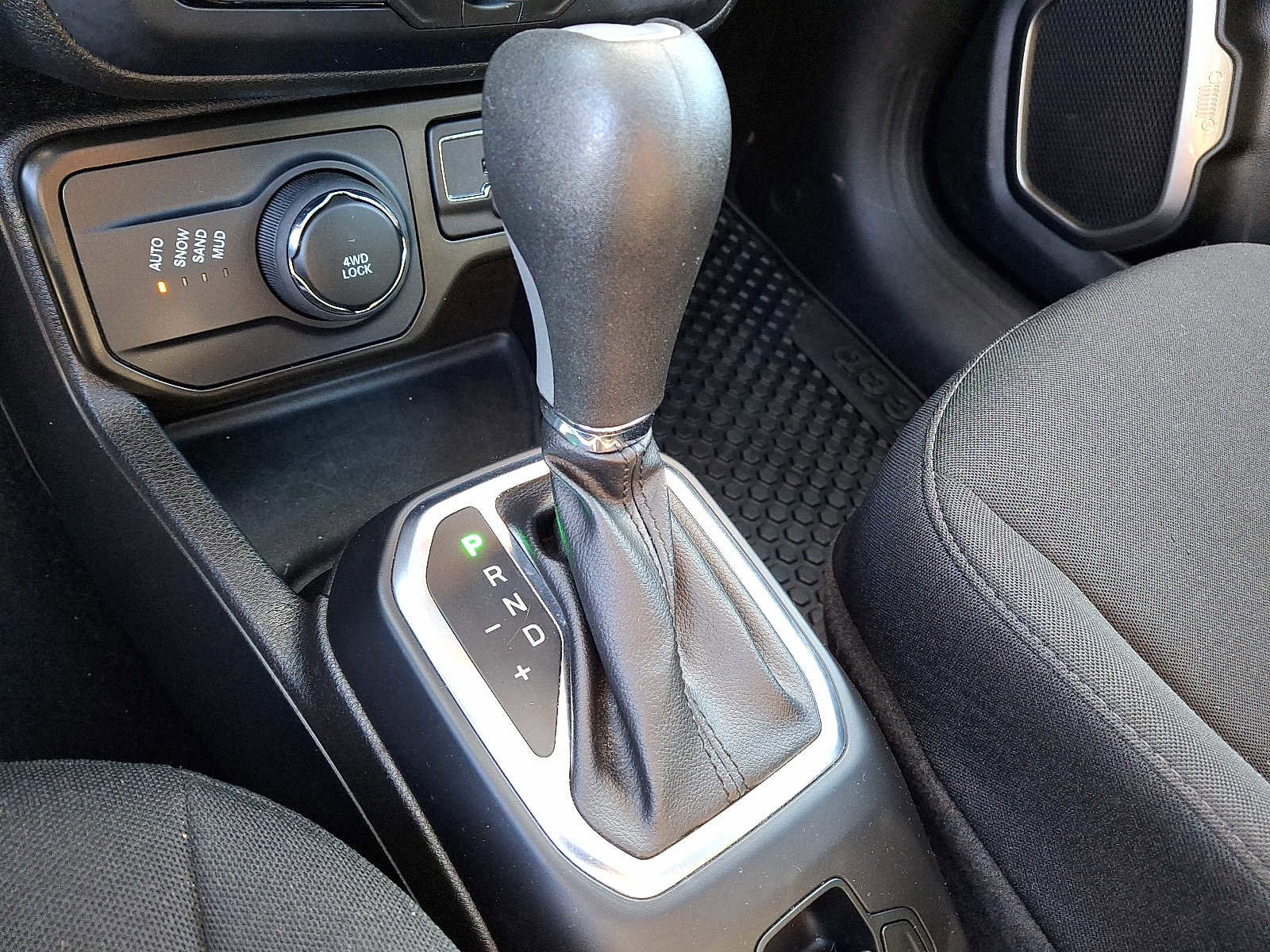 Certified 2023 Jeep Renegade Latitude w/ Sun & Fun Group image 15