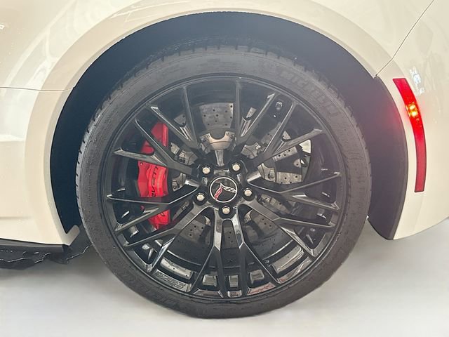 Used 2015 Chevrolet Corvette Z06 w/ 3LZ Preferred Equipment Group image 29