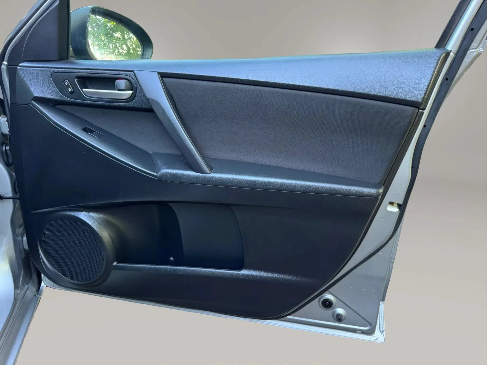 Used 2013 MAZDA MAZDA3 i SV FWD image 8