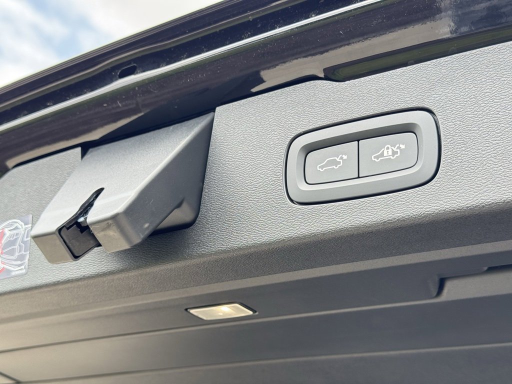 New 2026 Volvo V60 B5 Cross Country Ultra w/ Protection Package Premier image 30