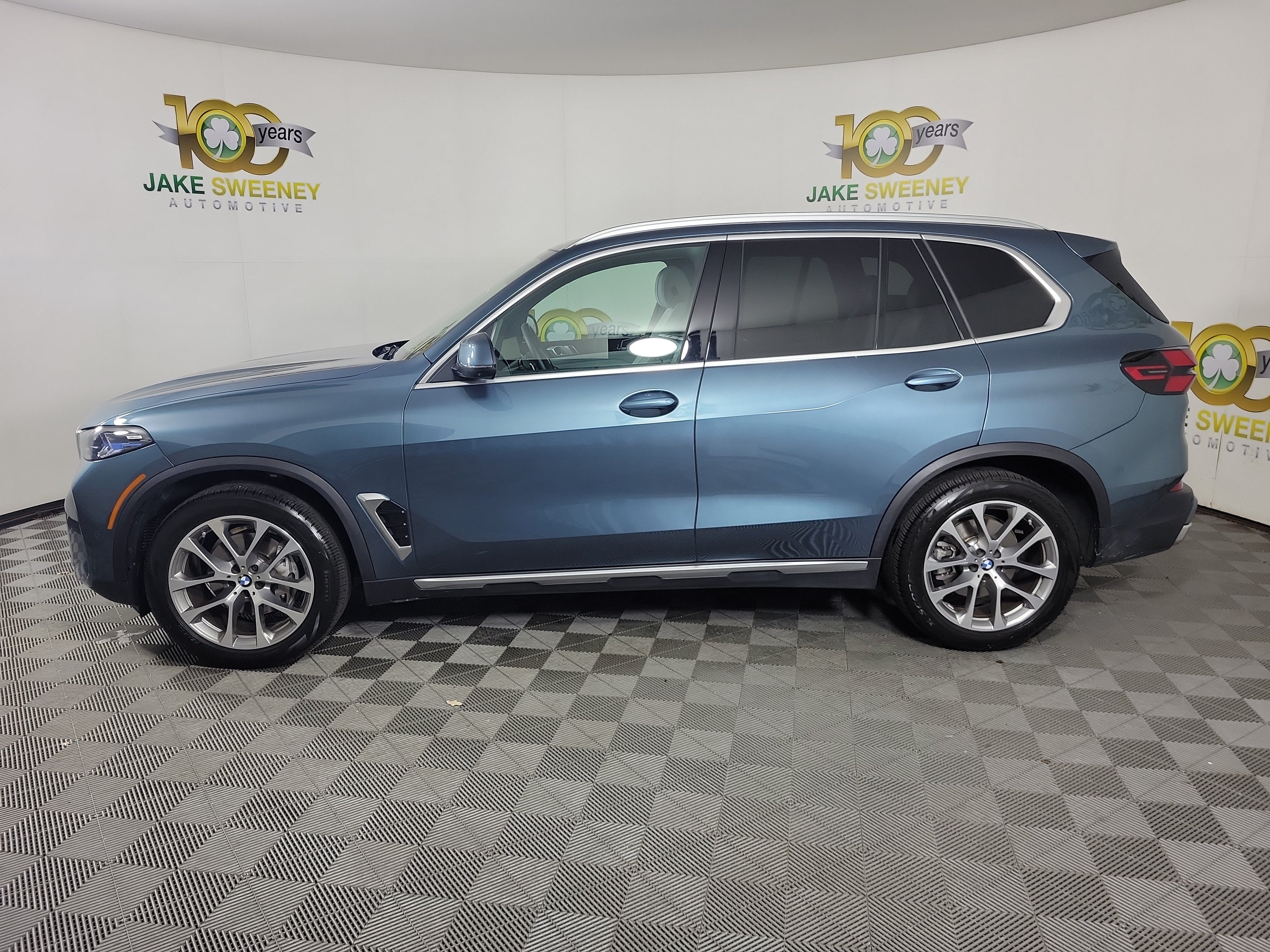 Certified 2026 BMW X5 xDrive40i w/ Parking Assistance Package AWD/4WD image 4