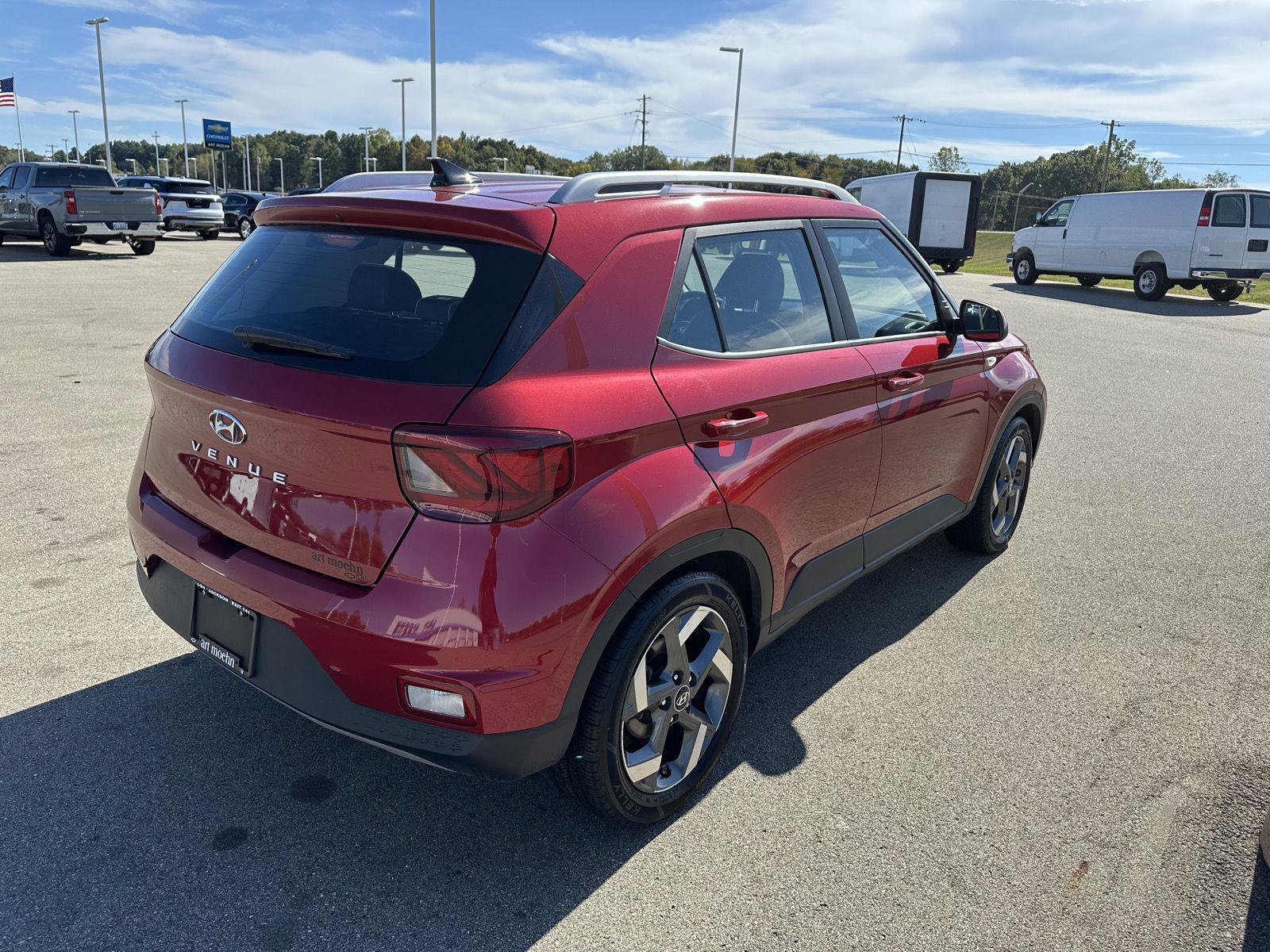 Used 2022 Hyundai Venue Limited image 7