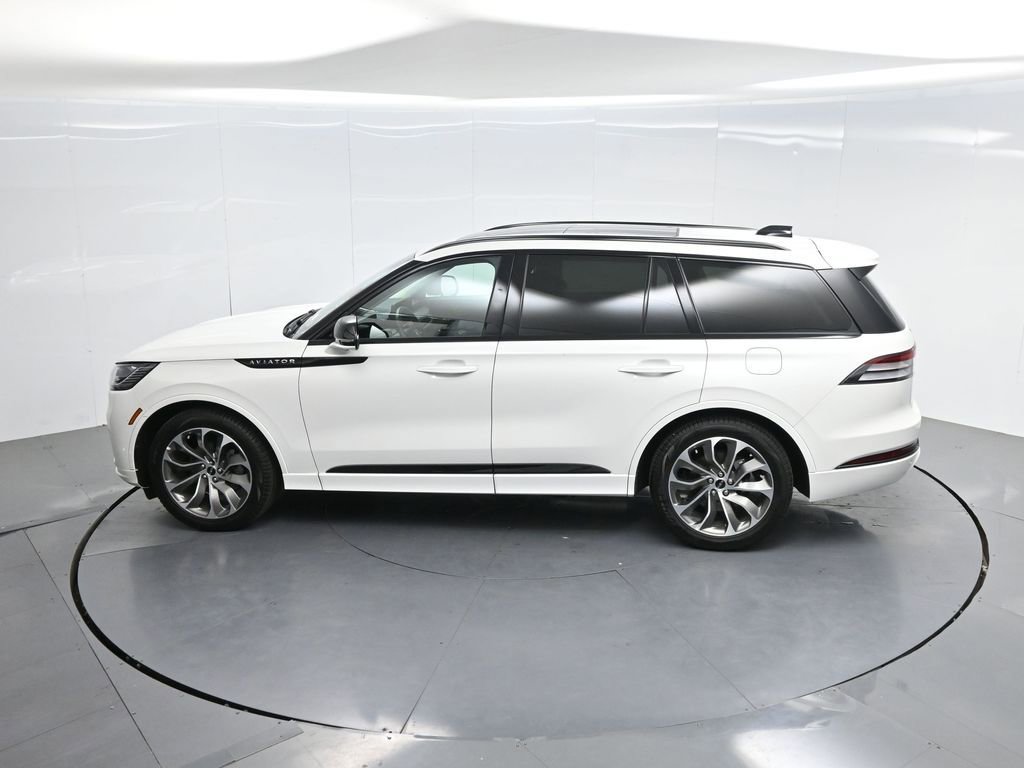 Used 2025 Lincoln Aviator 2WD w/ Jet Appearance Package image 48