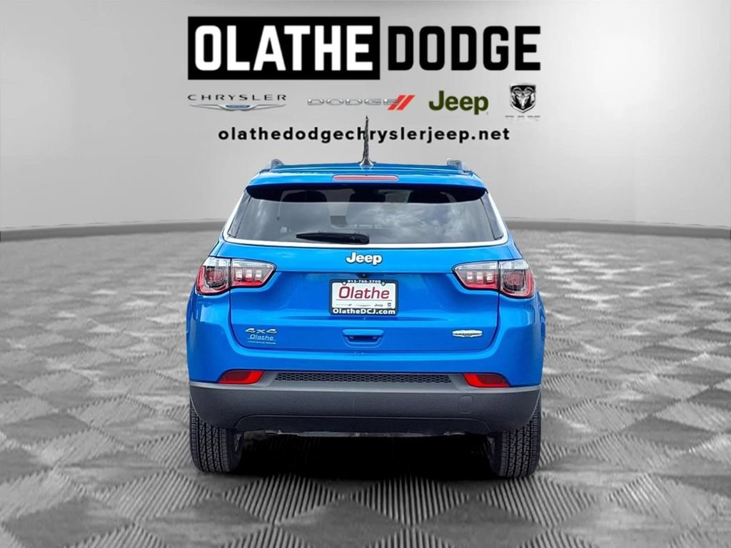 Used 2023 Jeep Compass Latitude w/ Sun and Sound Group AWD/4WD image 28