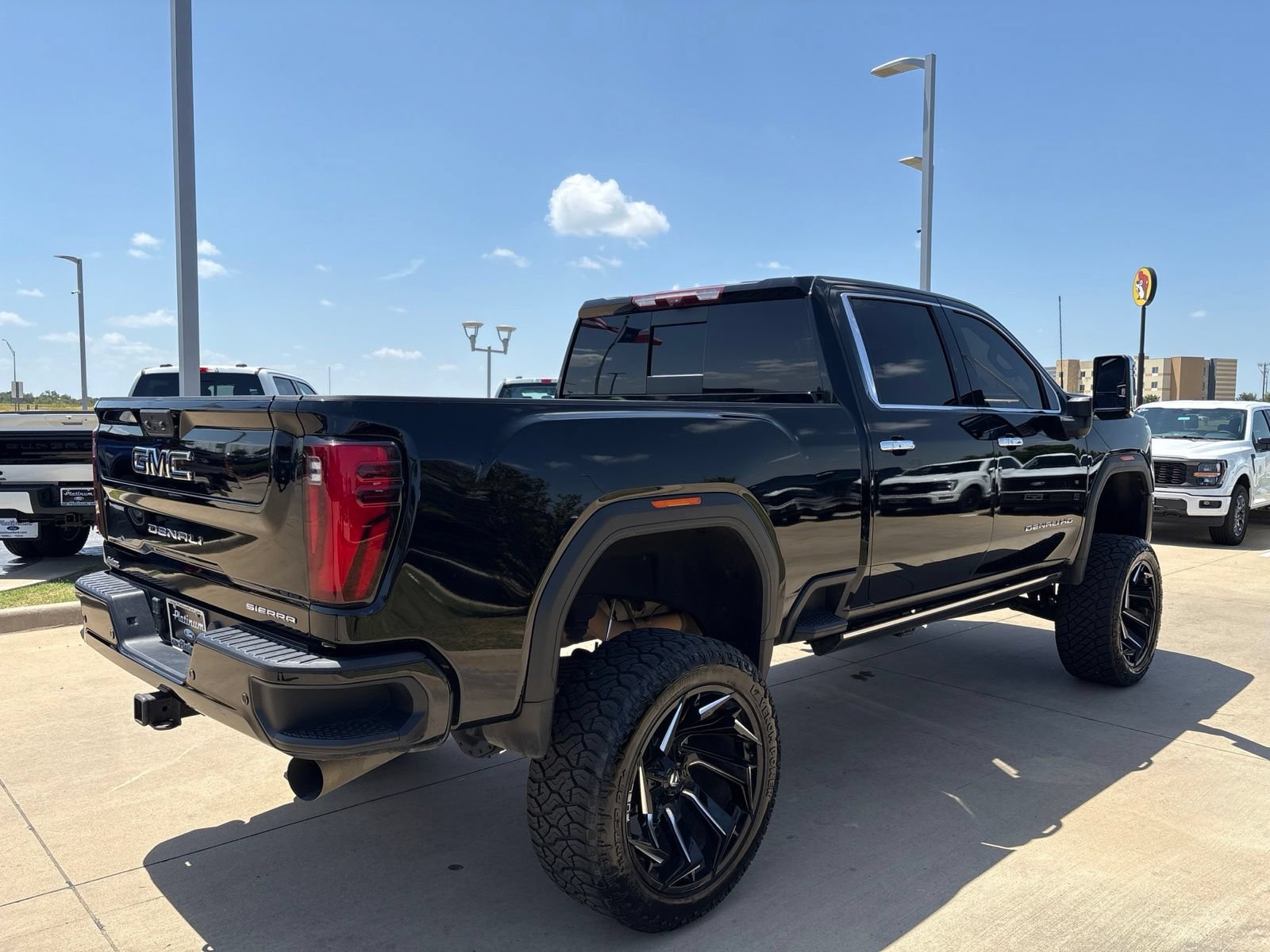 Used 2024 GMC Sierra 2500 Denali Ultimate AWD/4WD image 6