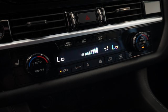 Used 2024 Nissan Pathfinder SV image 25