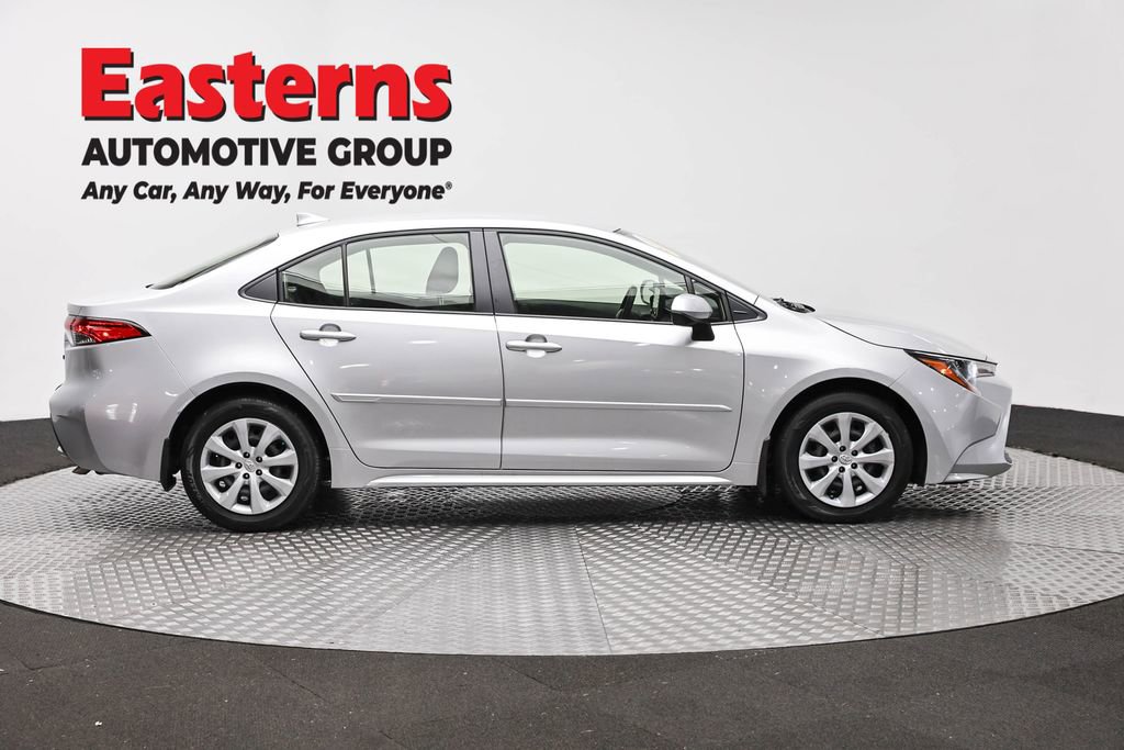 Used 2022 Toyota Corolla LE FWD image 4