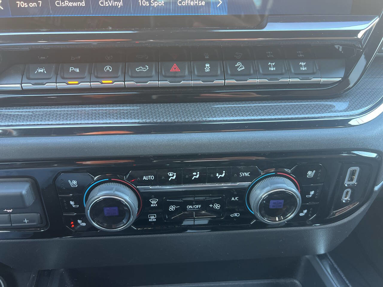 Used 2022 Chevrolet Silverado 1500 ZR2 w/ Technology Package image 33