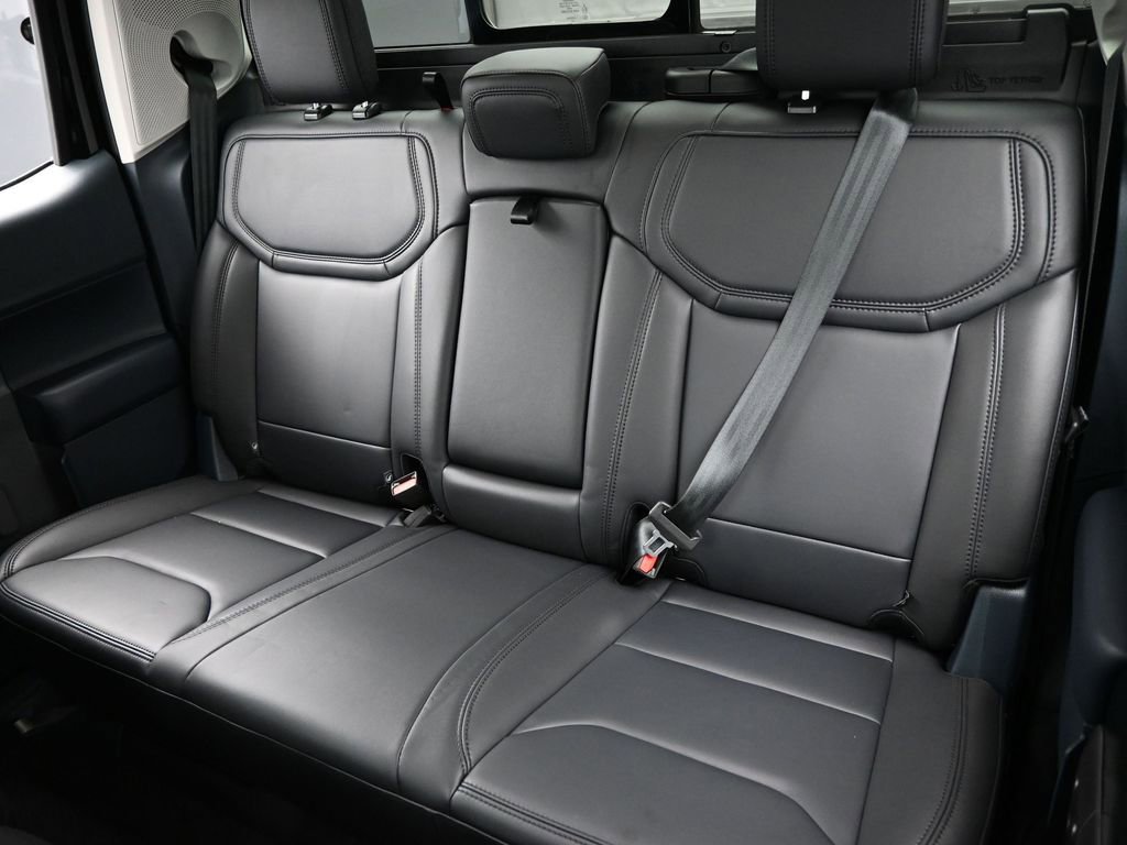 New 2025 Ford Maverick Lariat w/ Black Appearance Package image 29