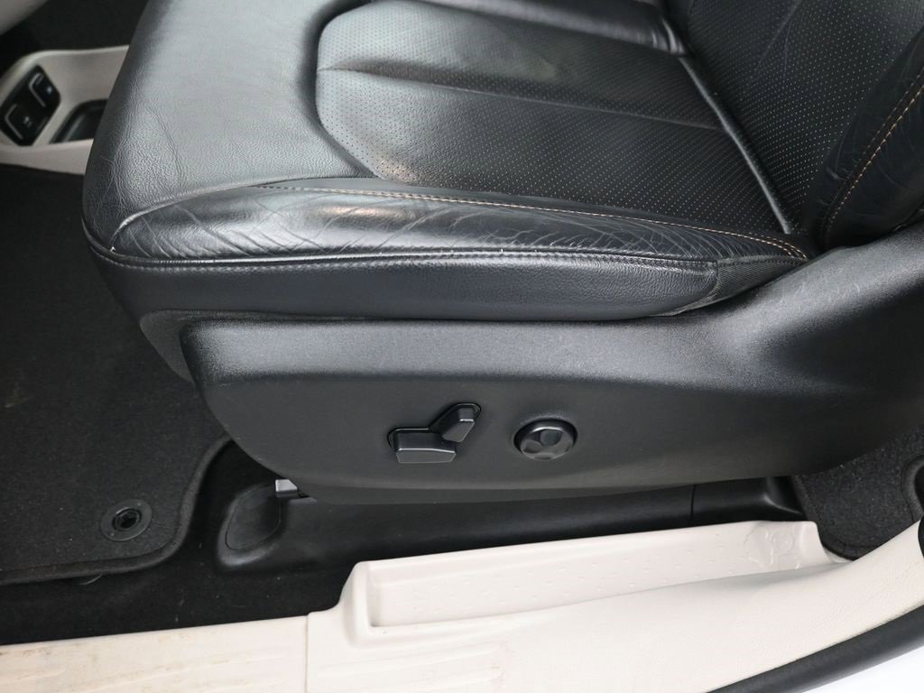 Used 2017 Chrysler Pacifica Touring-L Plus image 37