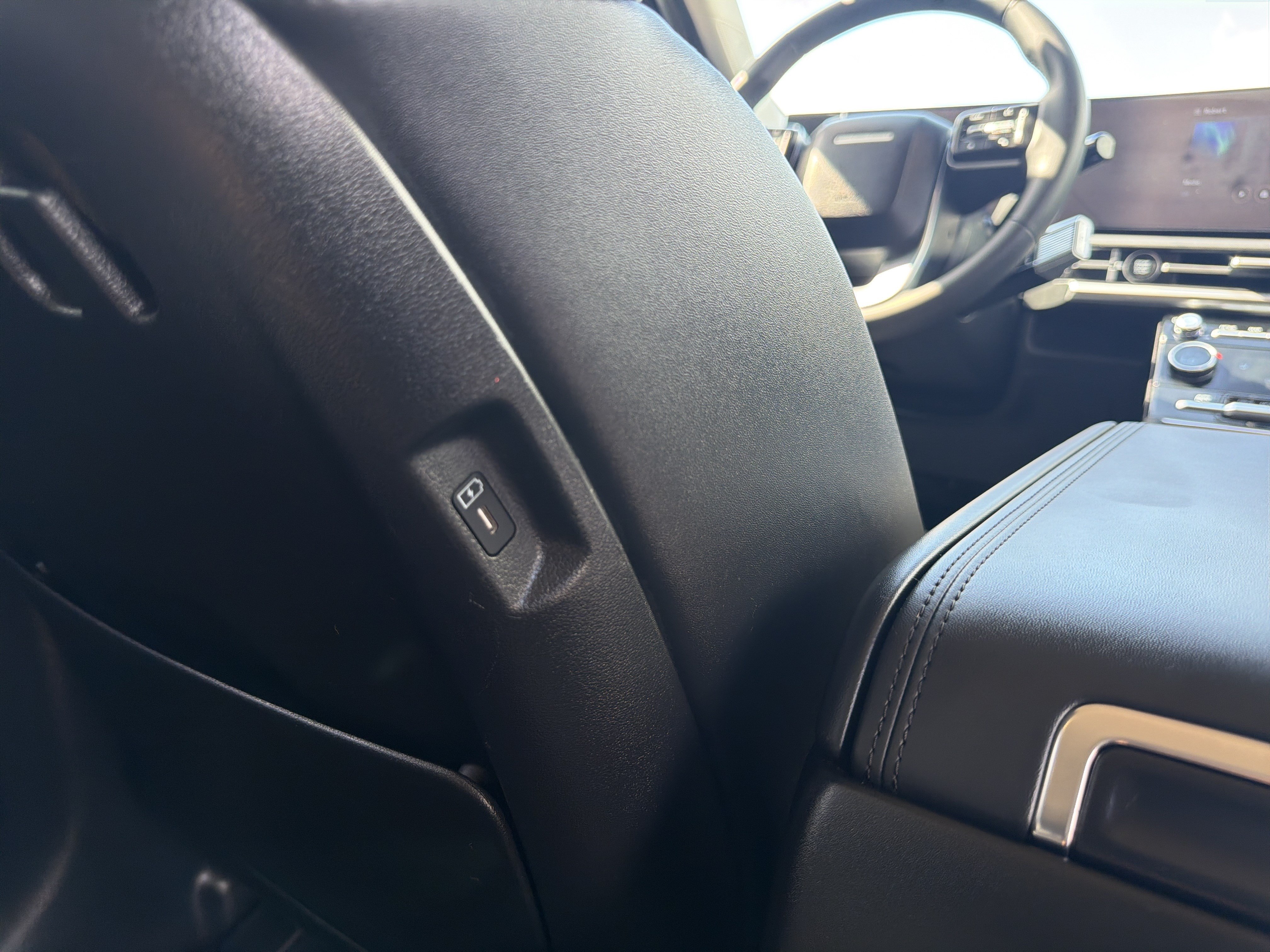 Used 2025 Hyundai Santa Fe SEL FWD image 13