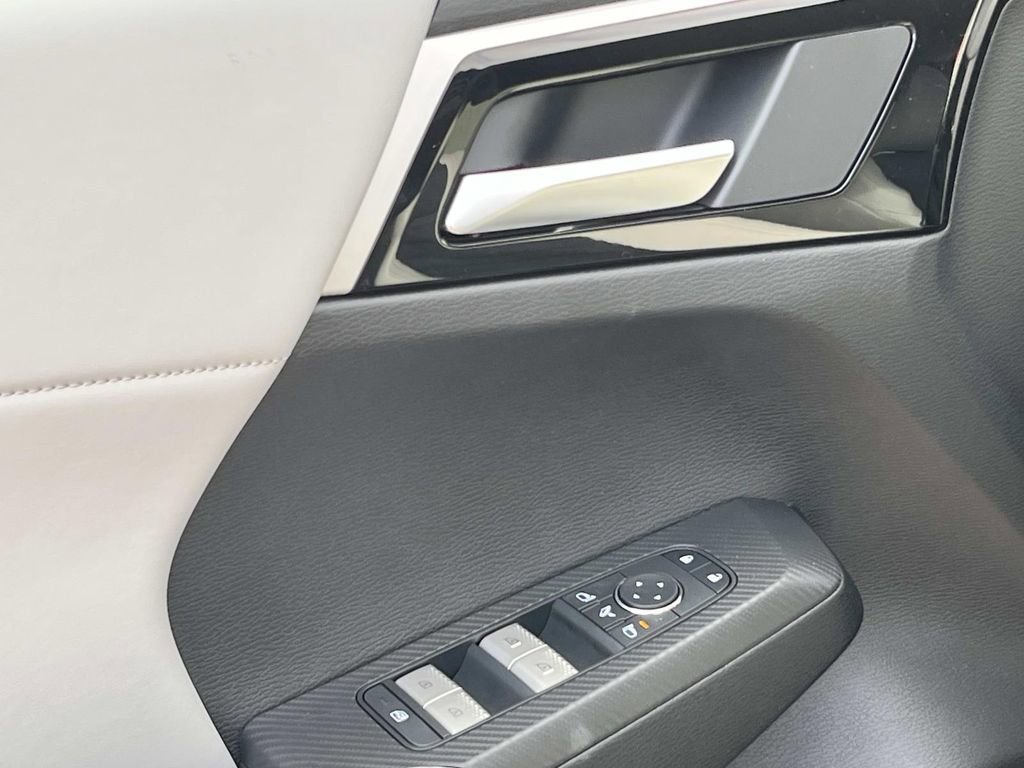 New 2026 Mitsubishi Outlander SE FWD image 12