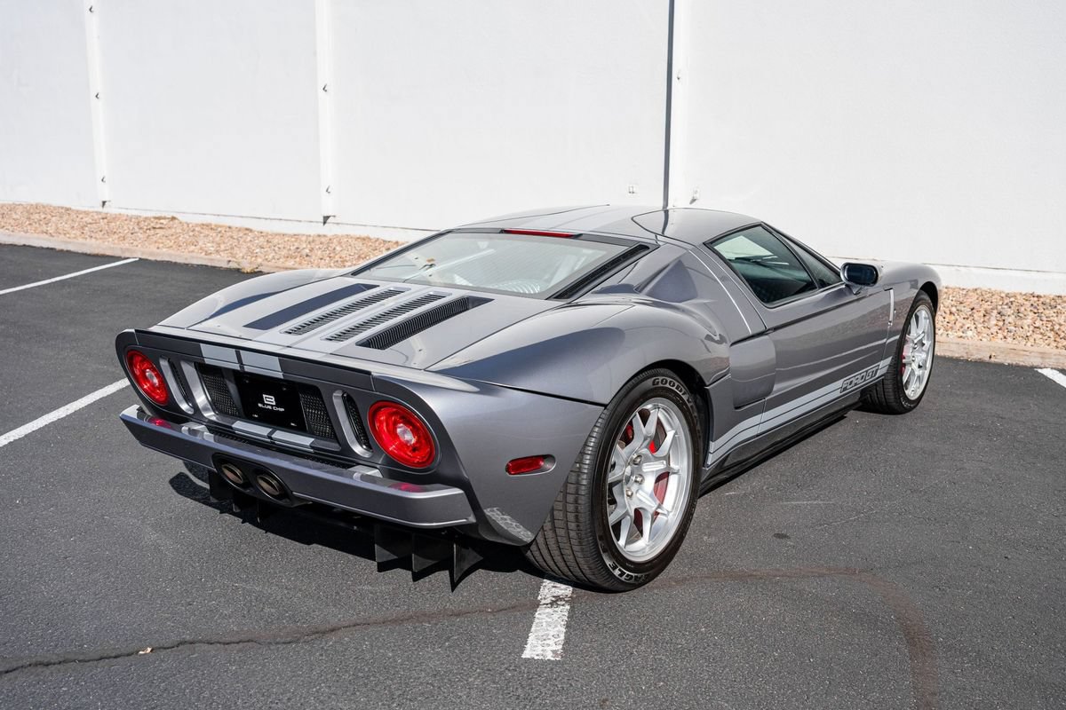 Used 2006 Ford GT RWD image 37