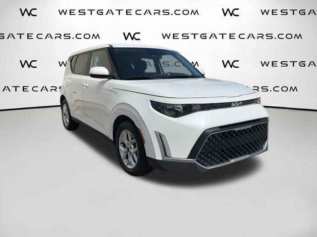 Used 2024 Kia Soul LX w/ Option Group 015 FWD image 4