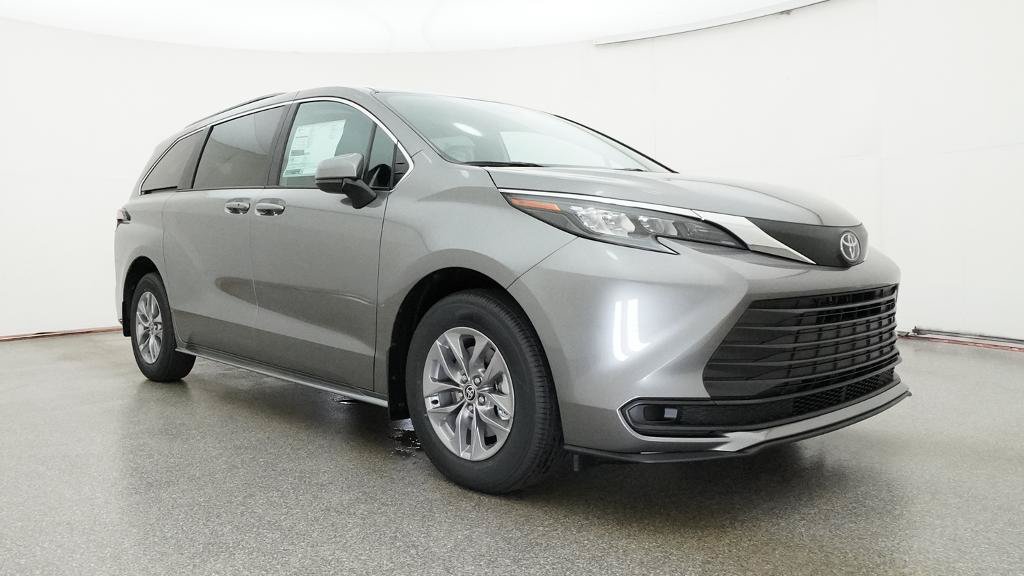 New 2026 Toyota Sienna LE FWD image 32