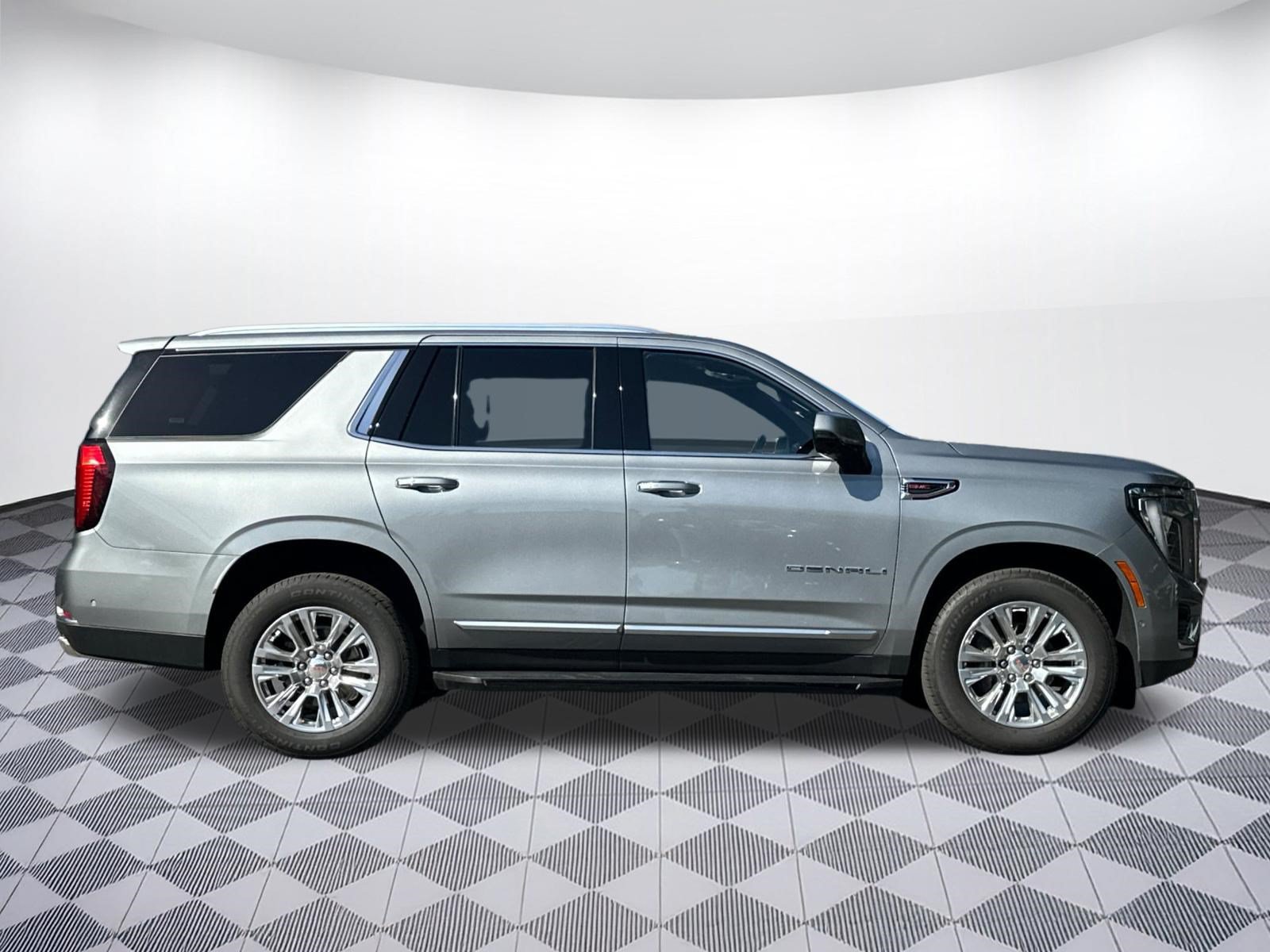Used 2025 GMC Yukon Denali AWD/4WD image 8