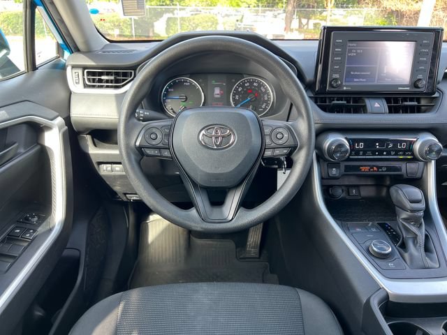 Used 2021 Toyota RAV4 LE AWD/4WD image 11