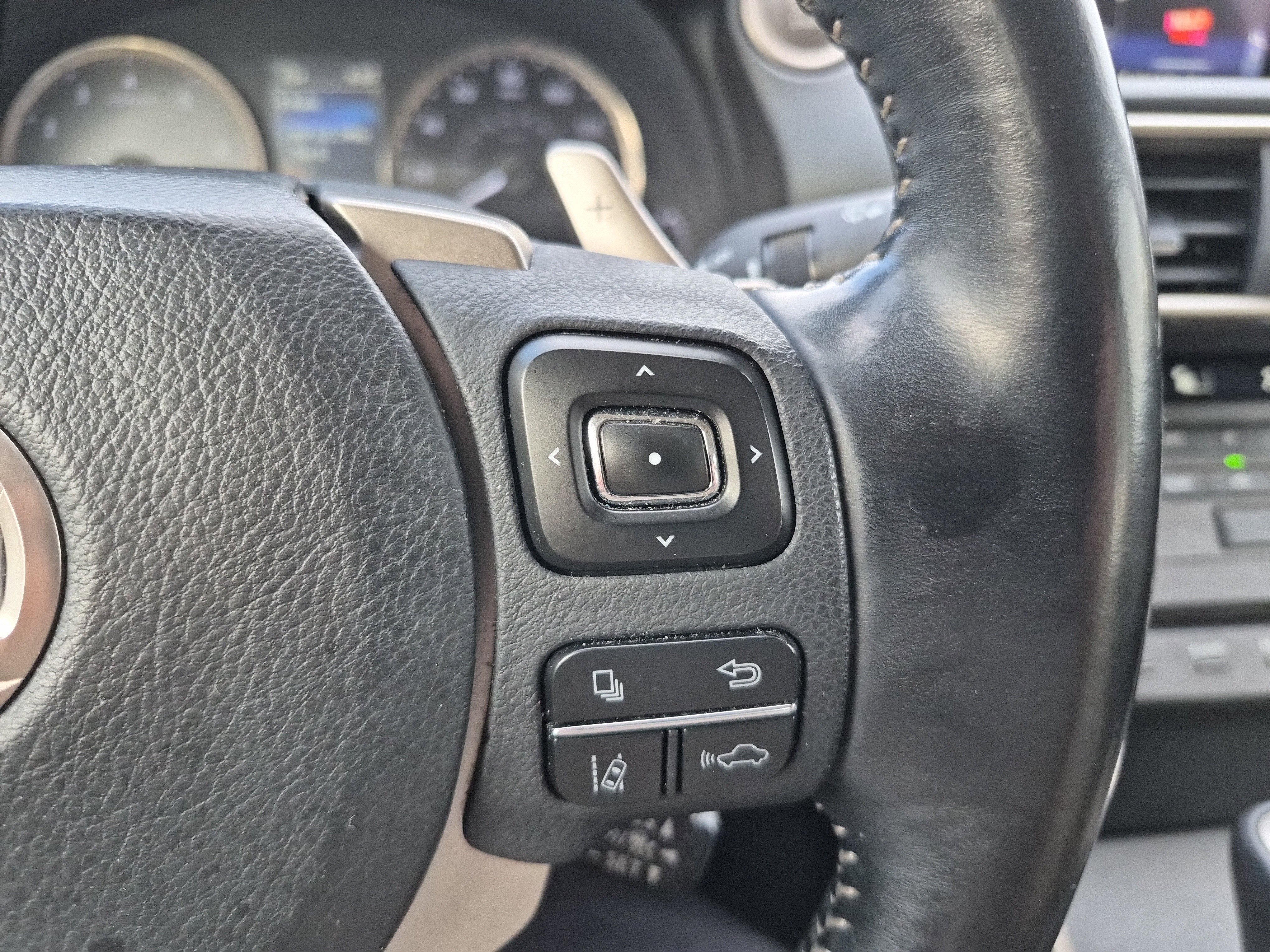 Used 2020 Lexus IS 300 image 25