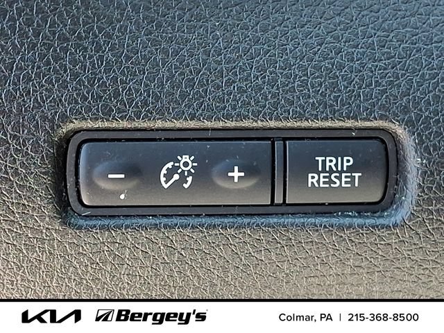 Used 2014 Nissan Rogue SV AWD/4WD image 25
