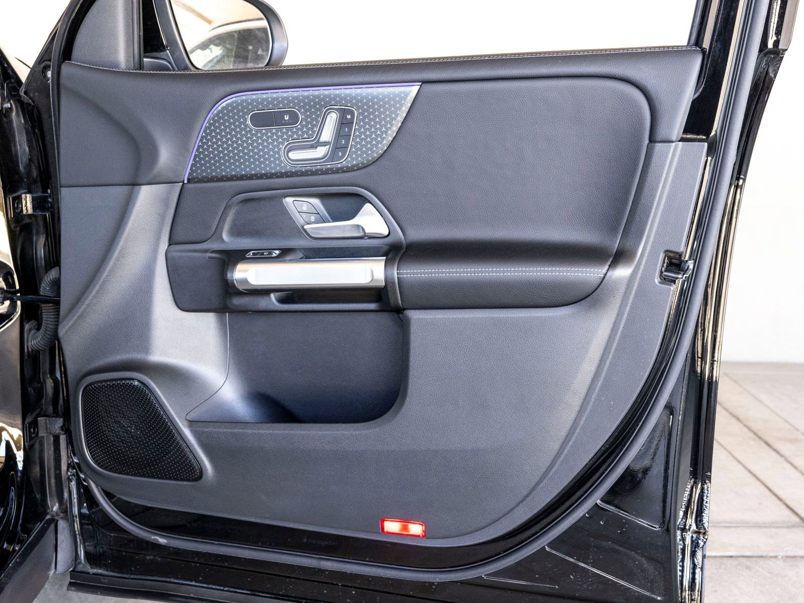 Used 2025 Mercedes-Benz GLB 250 image 26