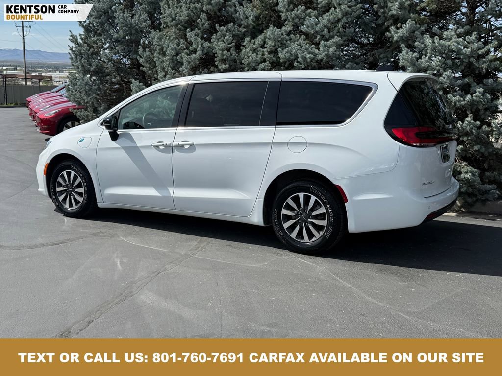 Used 2024 Chrysler Pacifica Select image 5