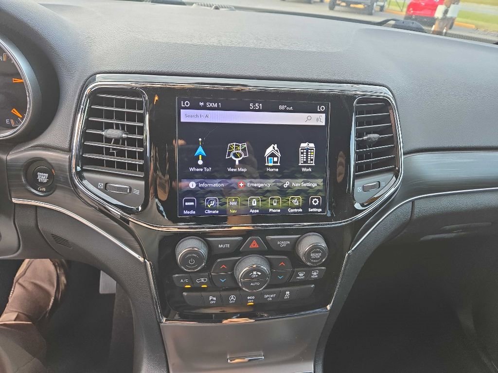 Used 2020 Jeep Grand Cherokee Limited w/ Luxury Group II image 25