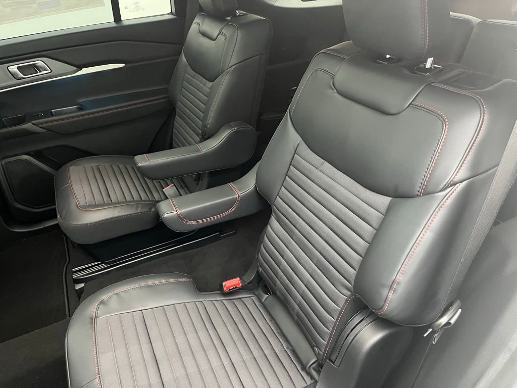 New 2026 Ford Explorer ST-Line w/ ST-Line Street Pack image 33