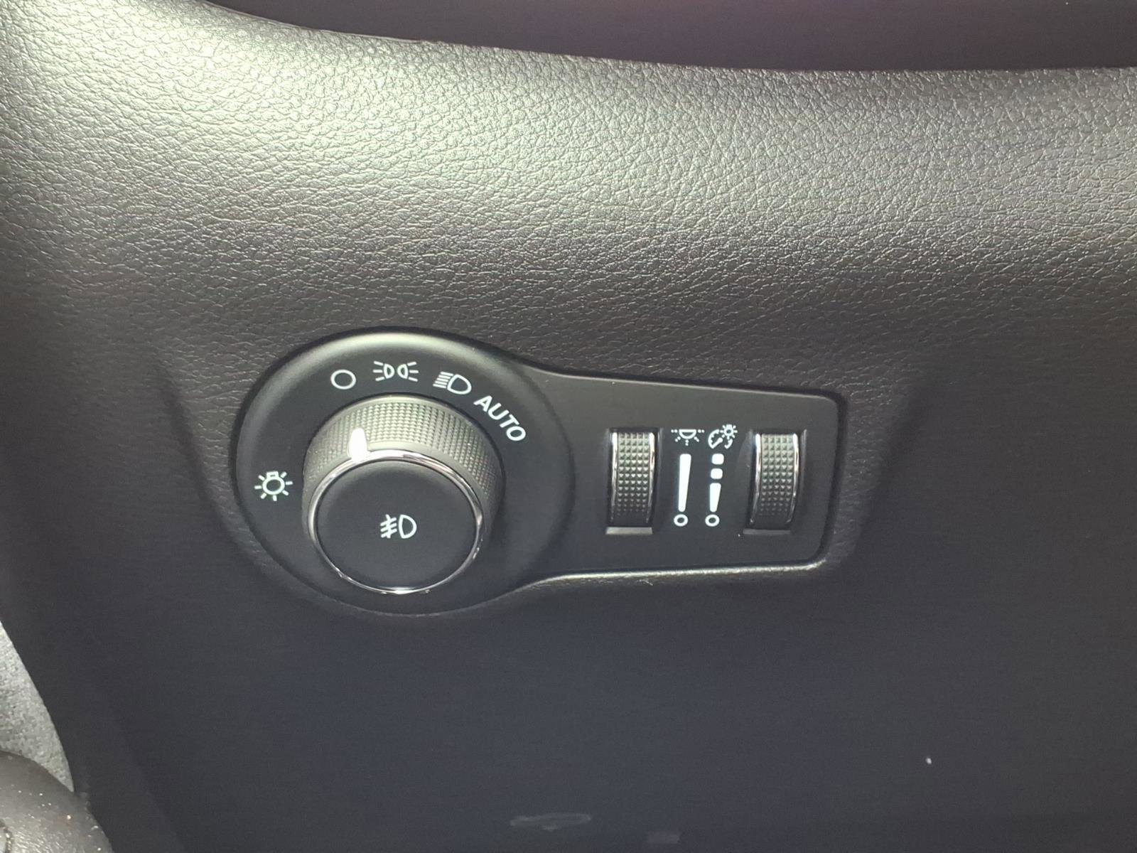 Used 2024 Jeep Compass Latitude image 24