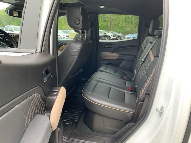 Used 2025 GMC Canyon Denali AWD/4WD image 13