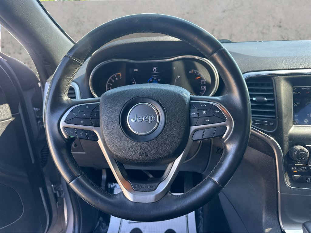 Used 2018 Jeep Grand Cherokee Laredo AWD/4WD image 27