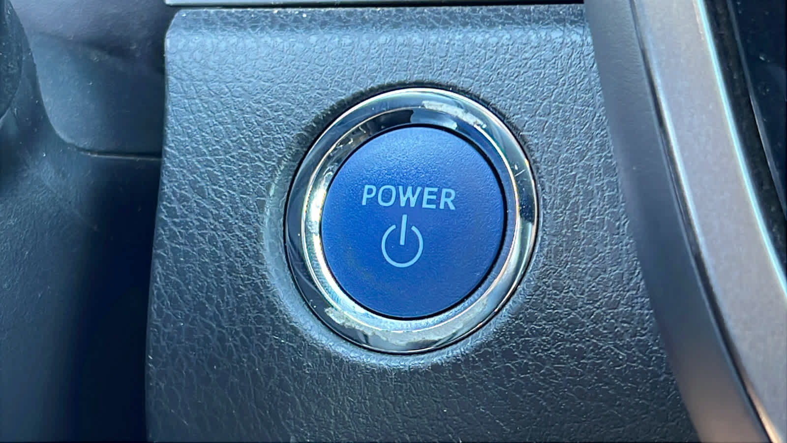 Used 2020 Toyota Camry SE w/ Sunroof Package FWD image 17