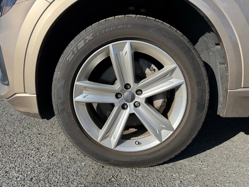 Used 2019 Audi Q8 Premium w/ Convenience Package image 17