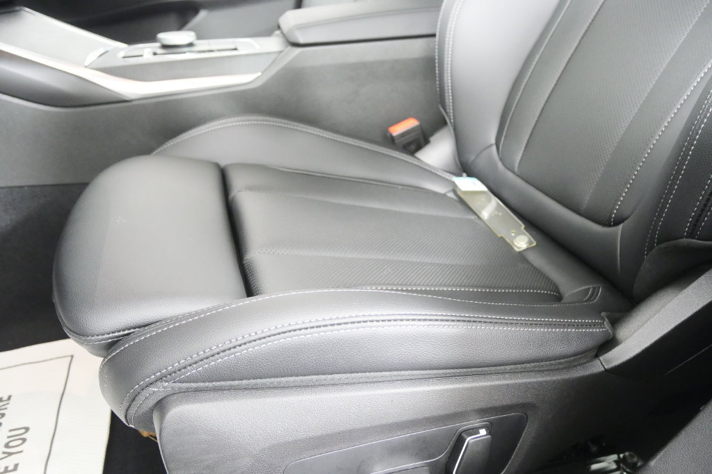 Certified 2026 BMW 330i Sedan RWD image 9