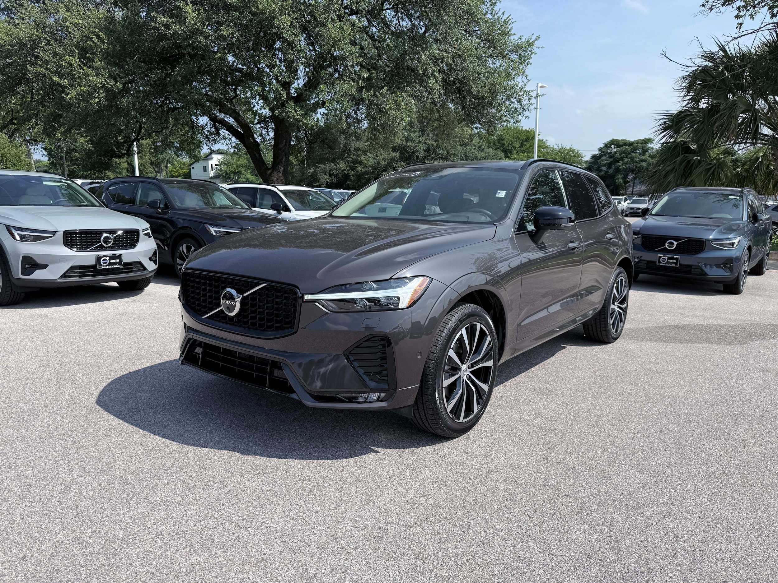 Certified 2025 Volvo XC60 B5 Plus AWD/4WD image 2