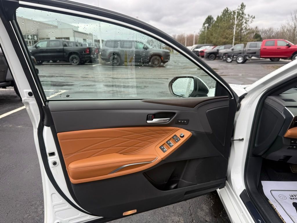 Used 2019 Toyota Avalon Limited w/ Advanced Safety Package image 11