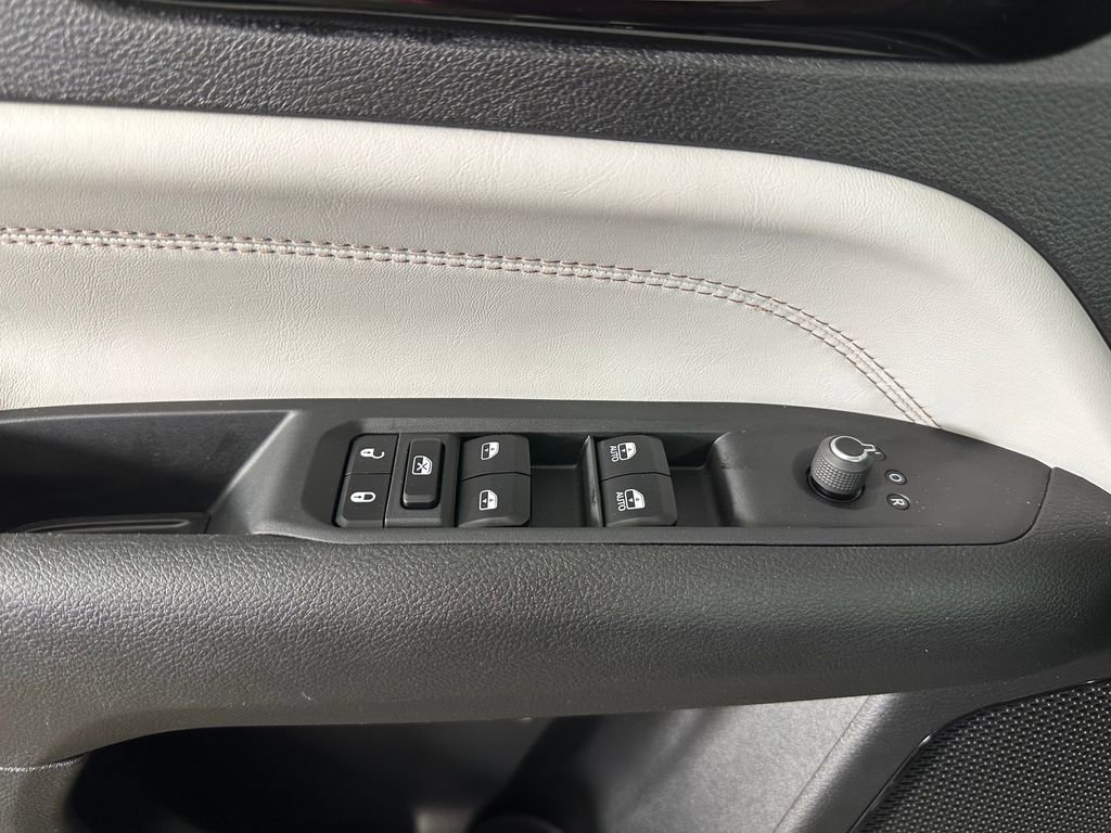 Used 2023 Jeep Compass Limited image 24