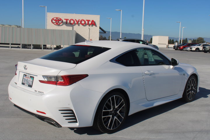 Used 2016 Lexus RC 200t RWD image 4