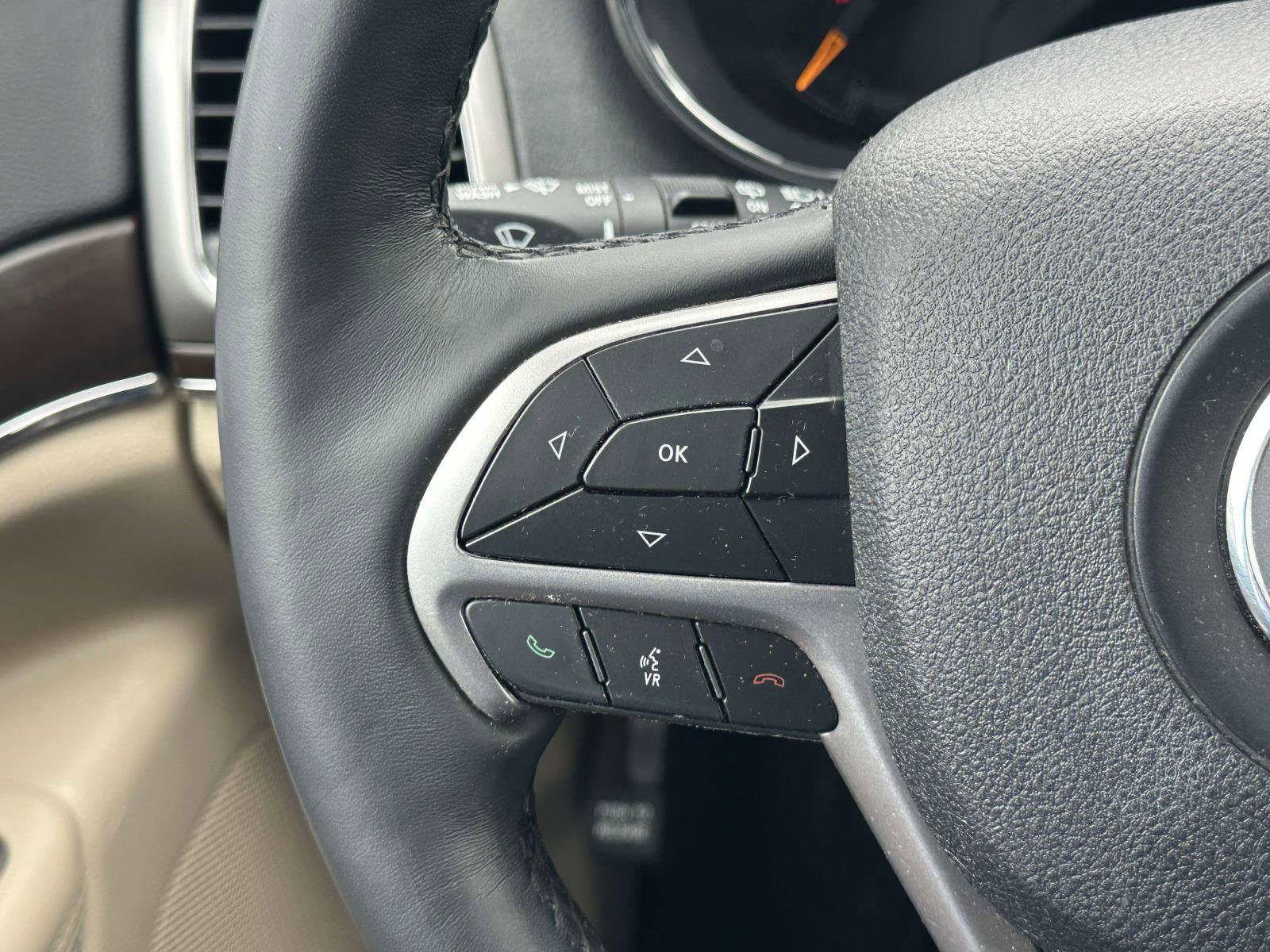 Used 2018 Jeep Grand Cherokee Limited image 23