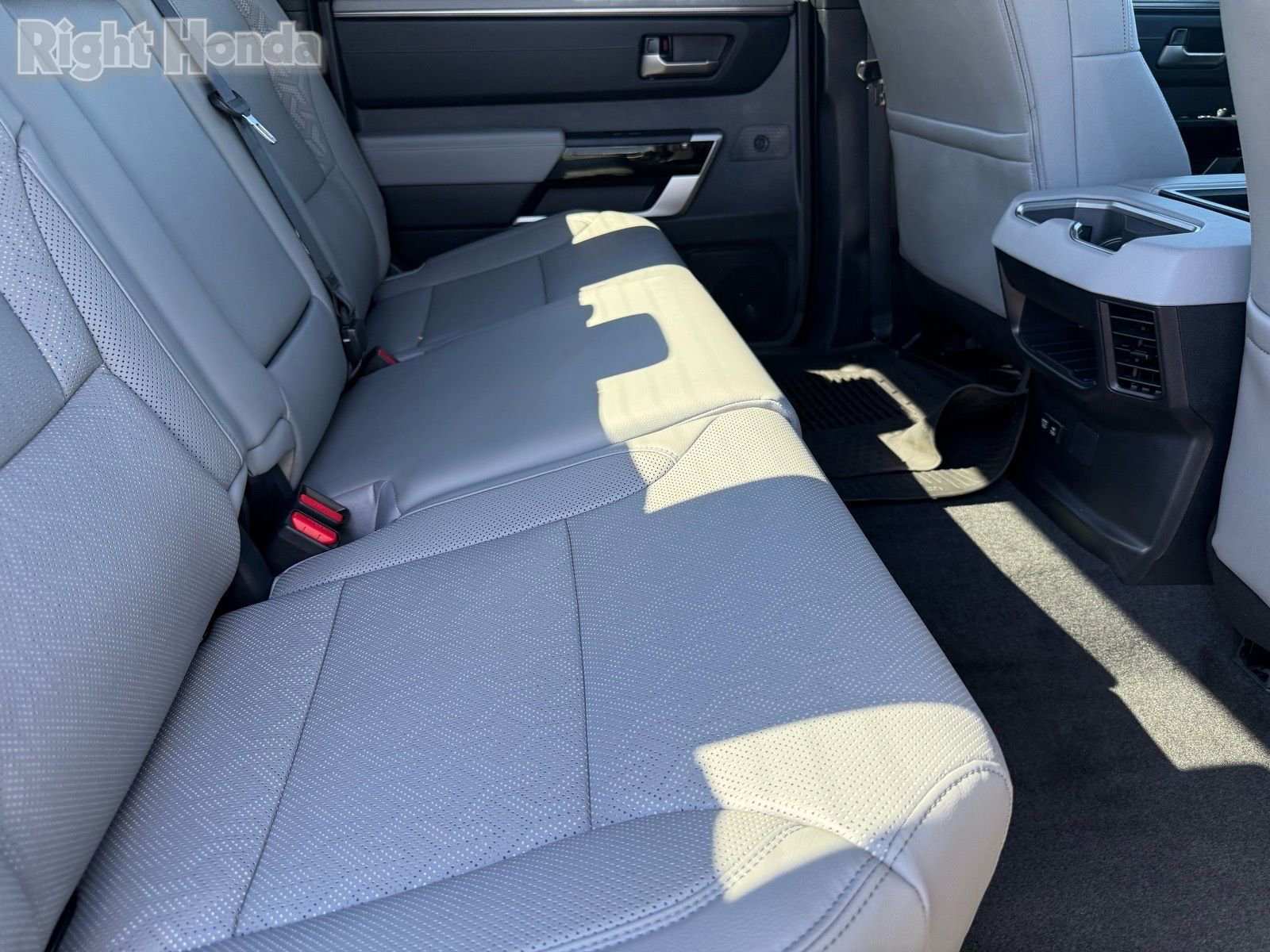 Used 2025 Toyota Tundra Limited AWD/4WD image 28