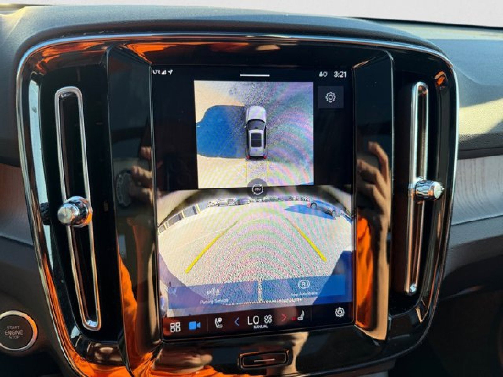 Used 2025 Volvo XC40 B5 Plus image 17